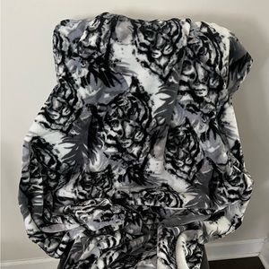 BEBE Black/White/Gray Throw blanket